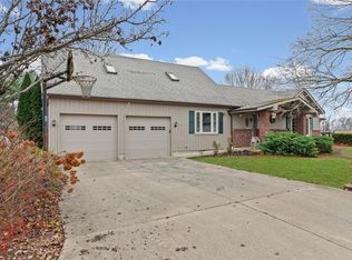 15742 Moody Rd, Oakland, IL 61943