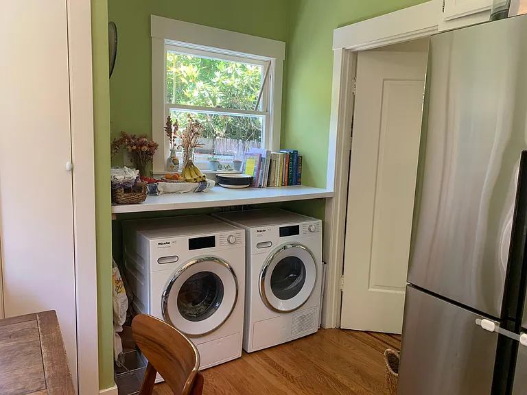 Kitchen with laundry machines