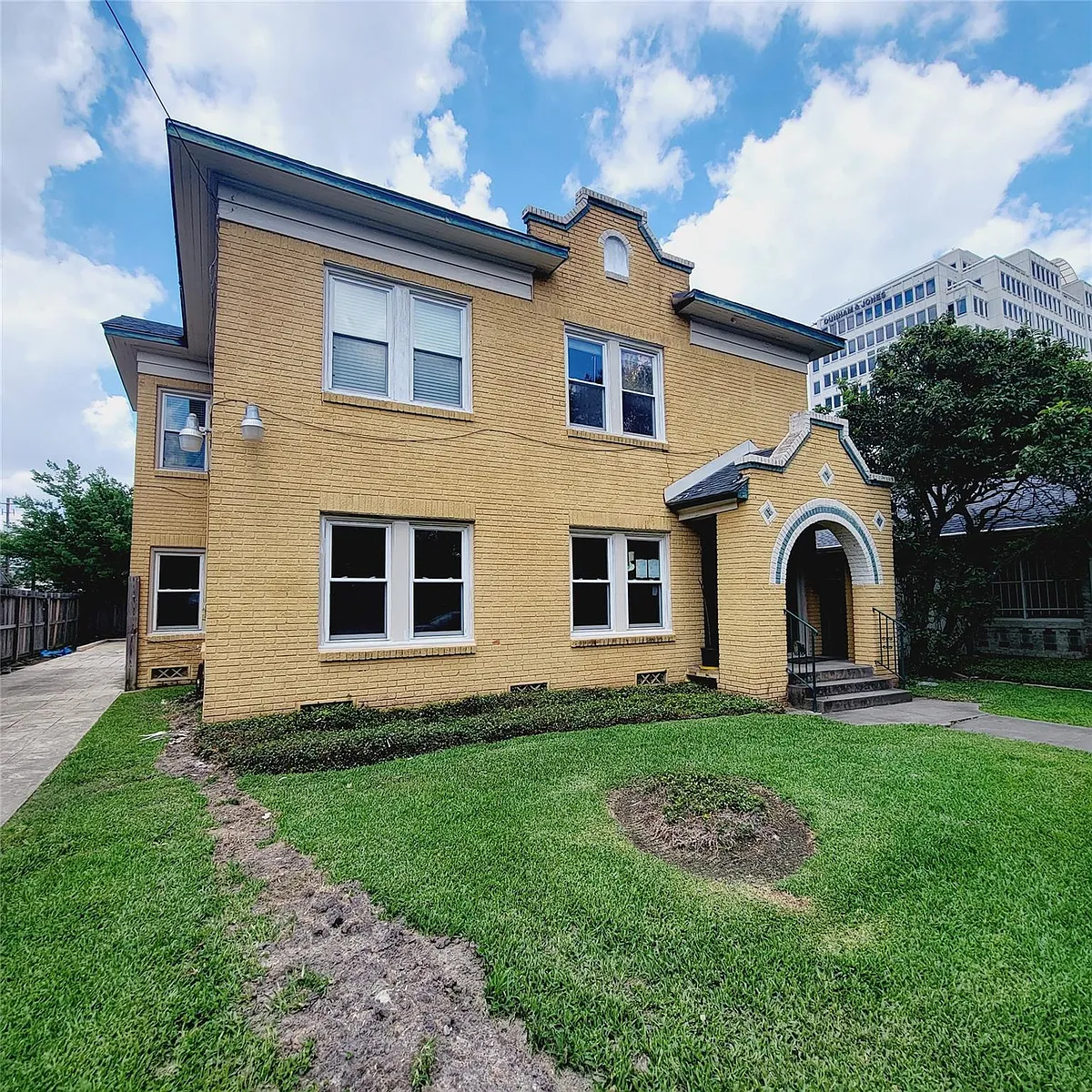 Building Photo - 2408 Huldy St