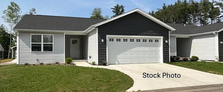 725 Heritage Woods Ln photo 1