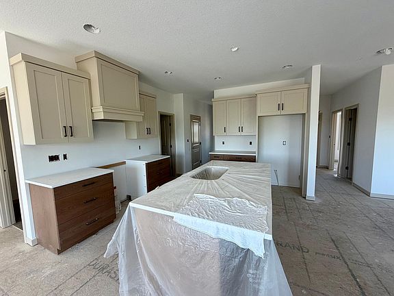 3rd image of 630 7th Ave NE