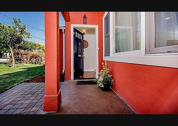 4th image of 276 Fir St