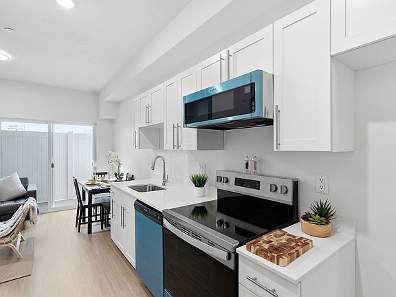 5th image of 2085 N Main St #302