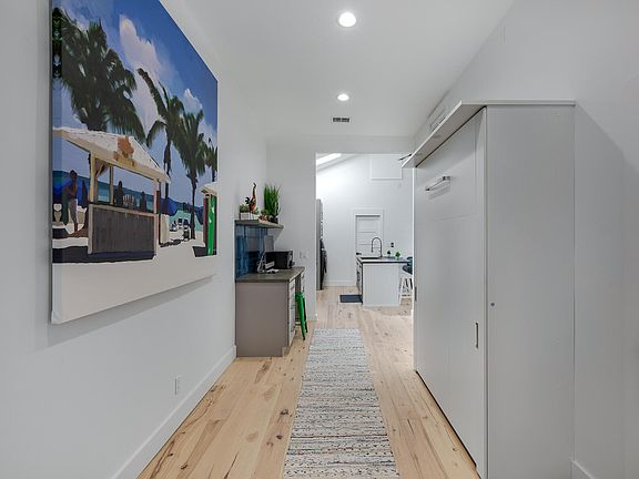 4th image of 1004 Watson St #1