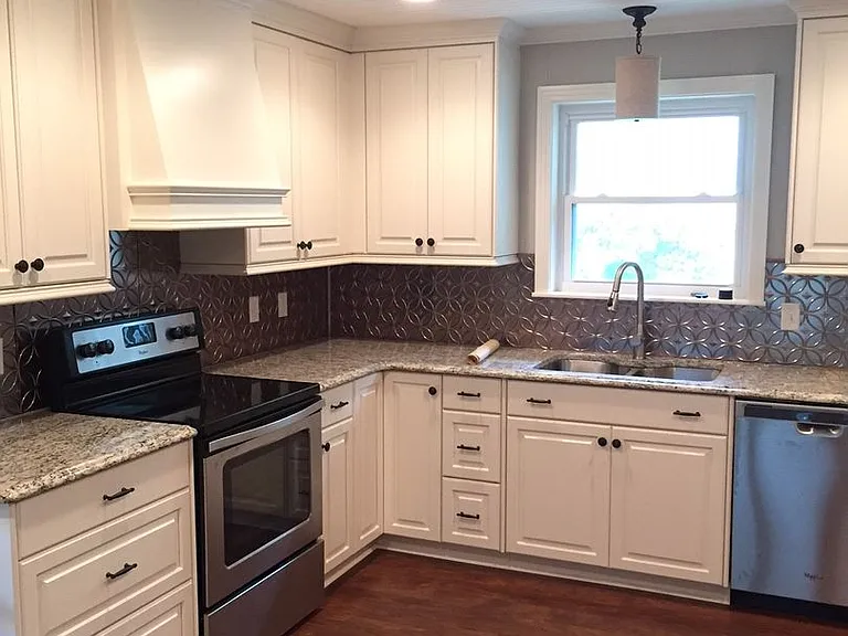 1218 W White Oak Dr — Photo 3