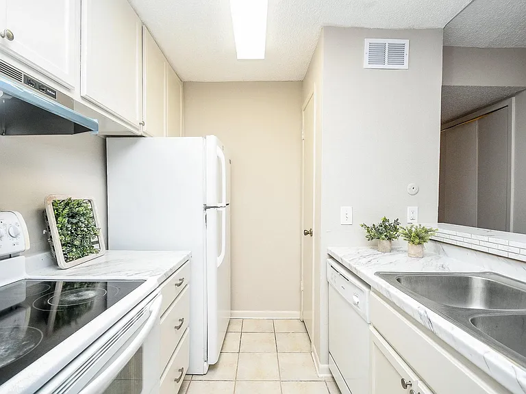 17331 Red Oak Dr #24 — Photo 8