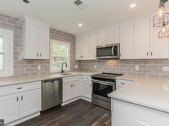 4th image of 308 S Veitch St