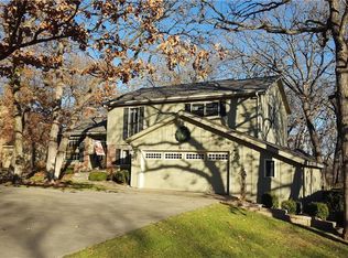 8421 Redbud Ln, Lenexa, KS 66220