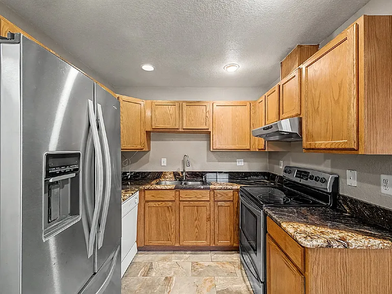 2073 W Hillside Ave — Photo 6