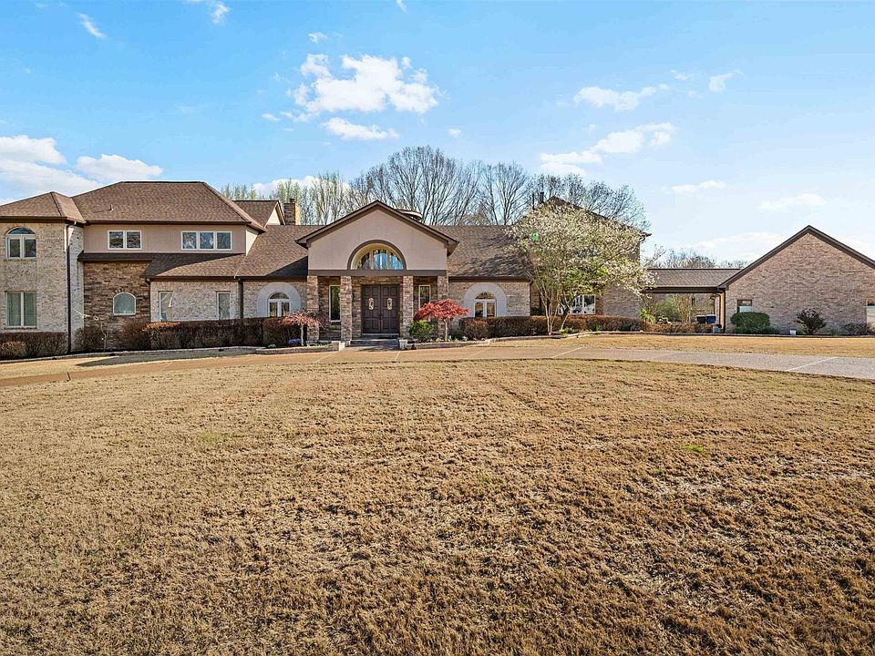1st image of 20 Lake Mist Dr