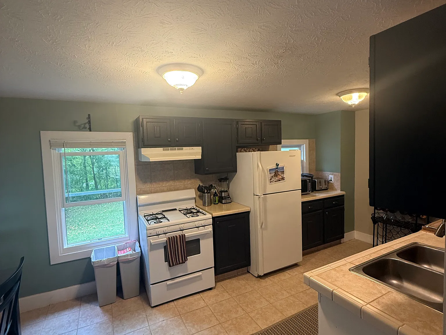 2 bed, 1.5 bath, 1100 sqft, $1,600 — Photo 4