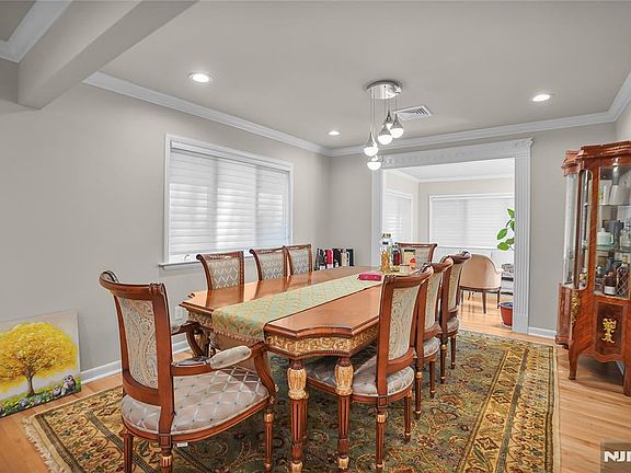 4th image of 318 Briarcliff Lane