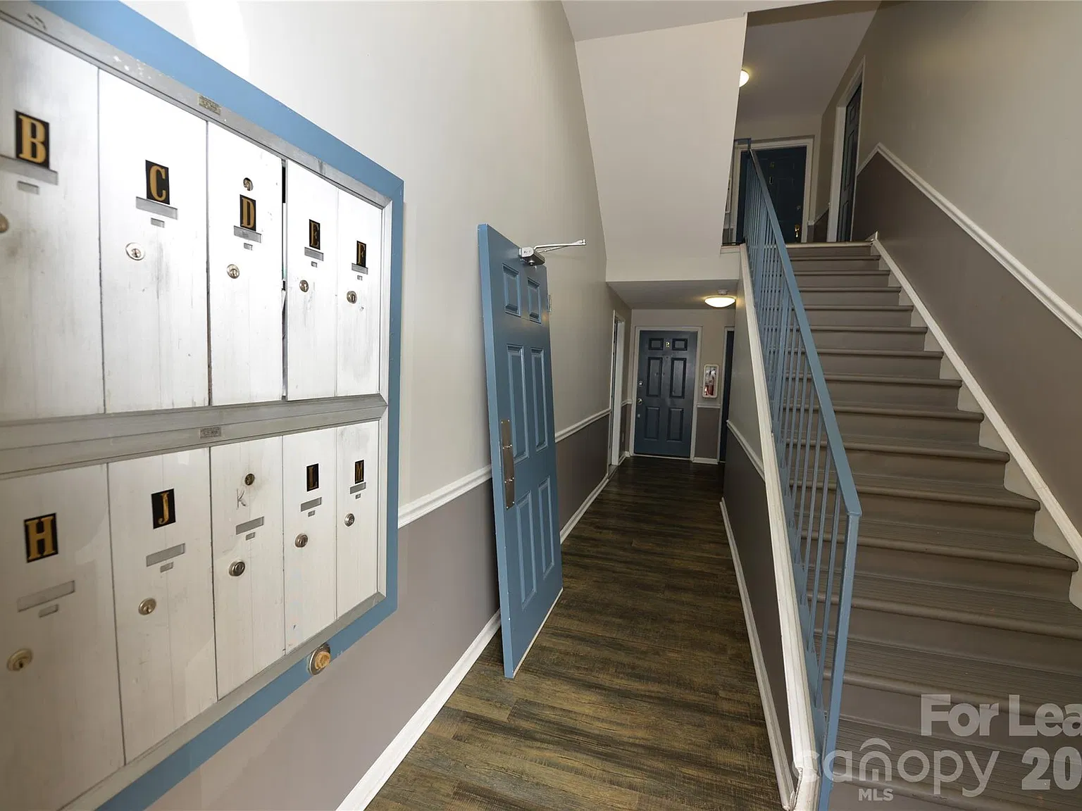 3 bed, 2.0 bath, 950 sqft, $1,100 — Photo 2