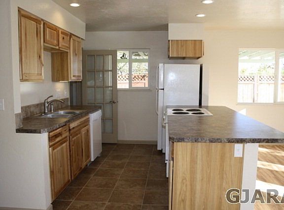 3rd image of 2750 Redwood Ct