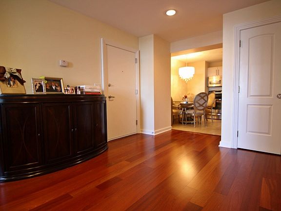 4th image of 219-29 S 18th St #514