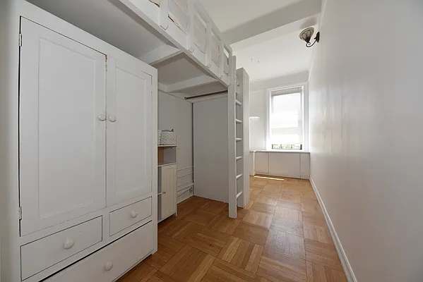 Rented by Buchbinder & Warren | media 22