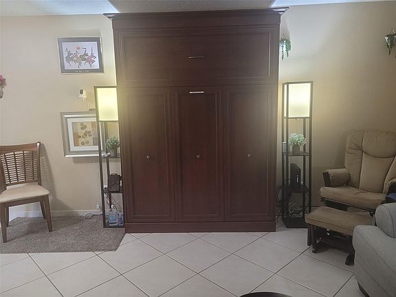 4th image of 2240 Johnson Street #204