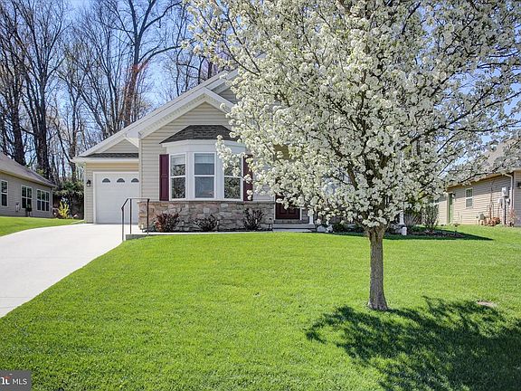 3rd image of 25 Colonial Ct