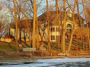 988 E Shore Dr, Fox Lake, IL 60020