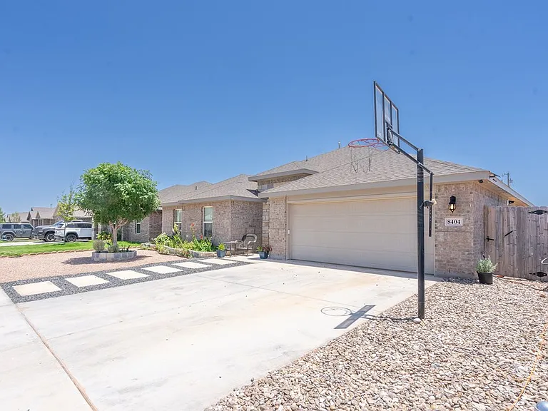 8404 E County Road 115 — Photo 2