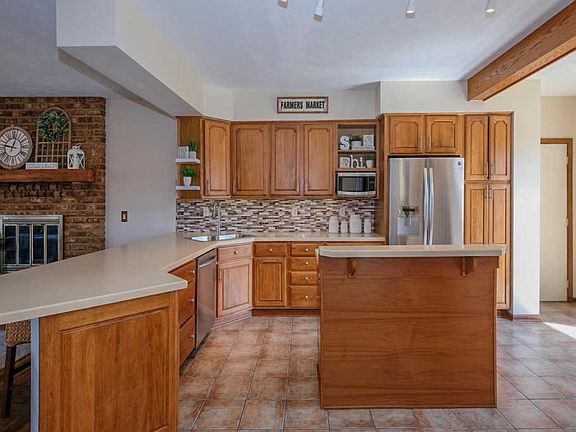 4th image of 9448 Oakview Dr