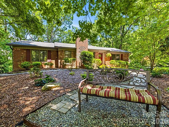 3rd image of 518 Starmount Ln