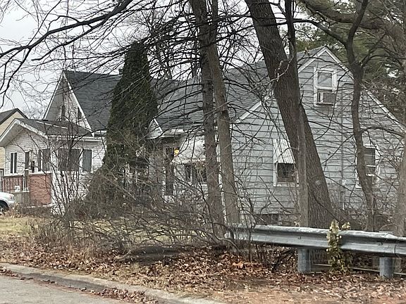 2nd image of 4813 Illinois St