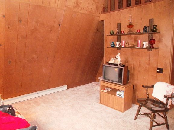 5th image of 371 Redenbach Ln