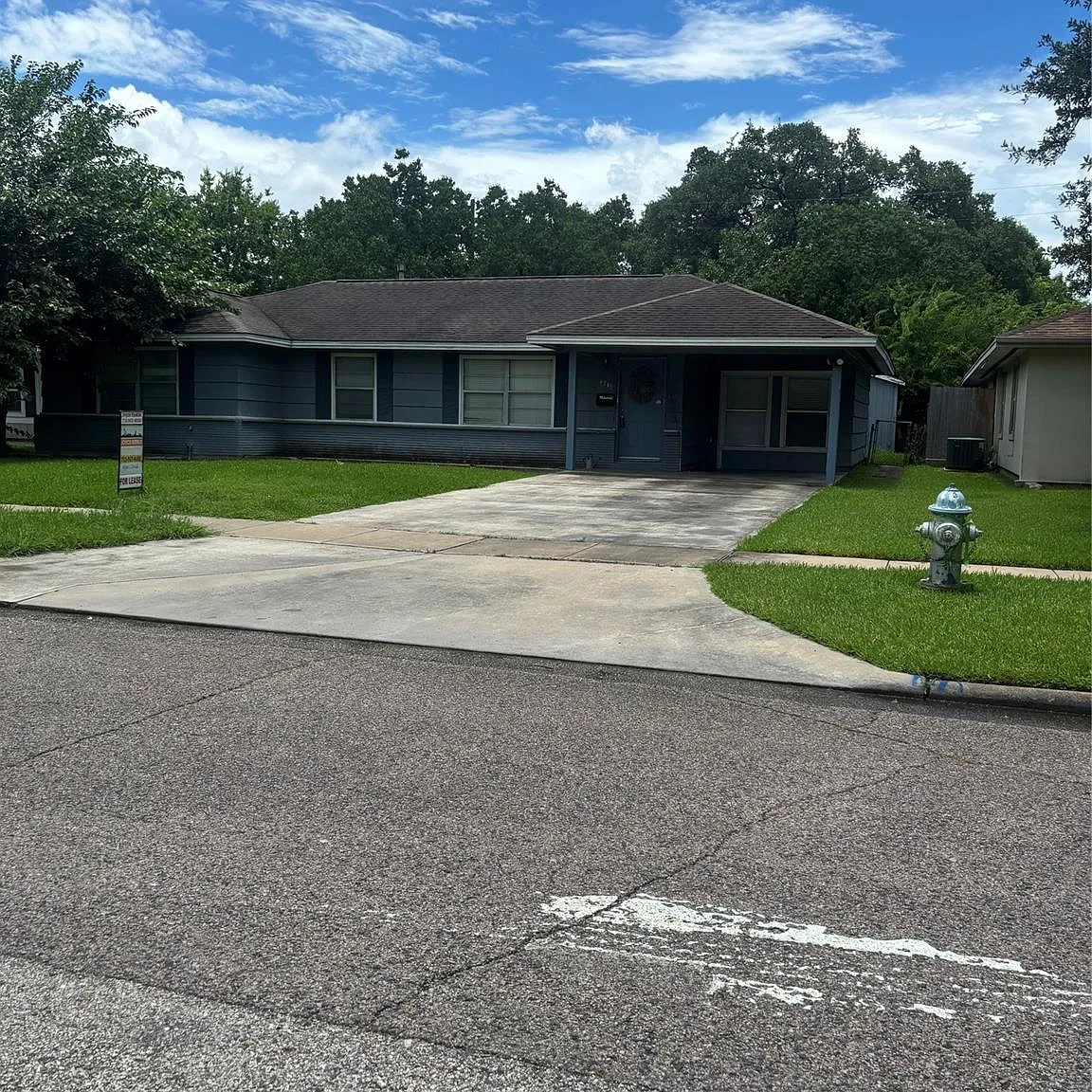3 bed, 1.5 bath, 1590 sqft, $2,200 — Photo 1