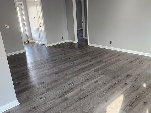 2nd image of 109 Garland Ct