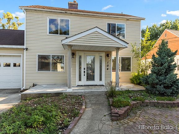2nd image of 104 Colrain St SE