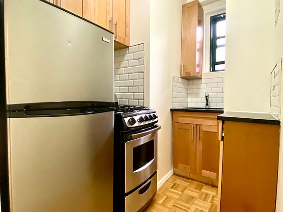 5th image of 519 E 78th St APT 4G