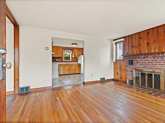 4th image of 14 Mountain Ave