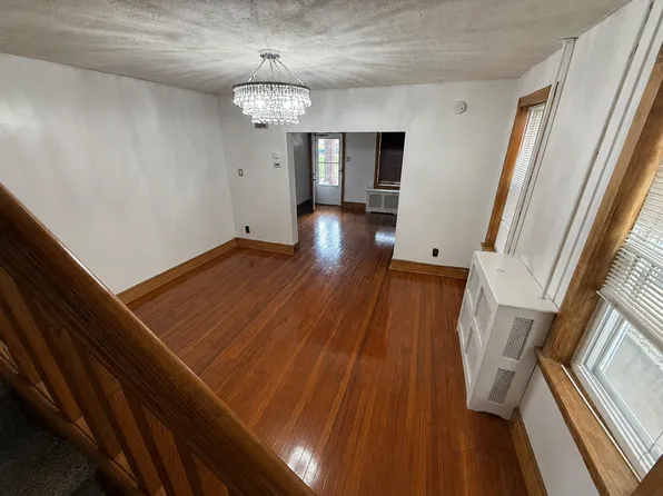 38 Carroll St, Reading, PA 19611