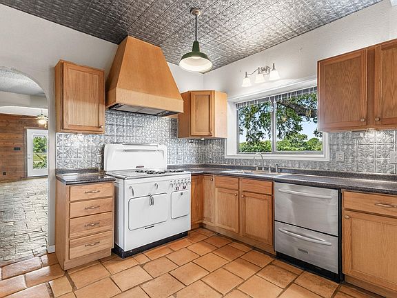 5th image of 1000 E Highway St #1008
