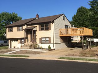 2 Lamker Ct, Little Ferry, NJ 07643