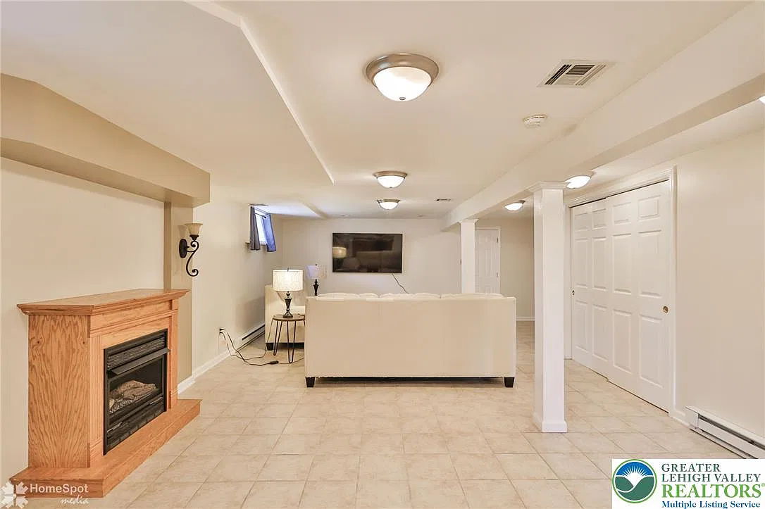 3 bed, 700 sqft, $1,900 — Photo 4