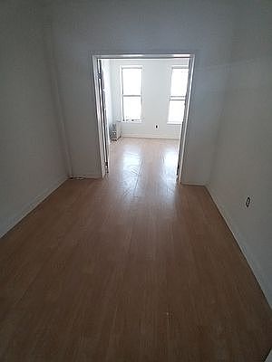 3rd image of 717 Henry St APT 4R