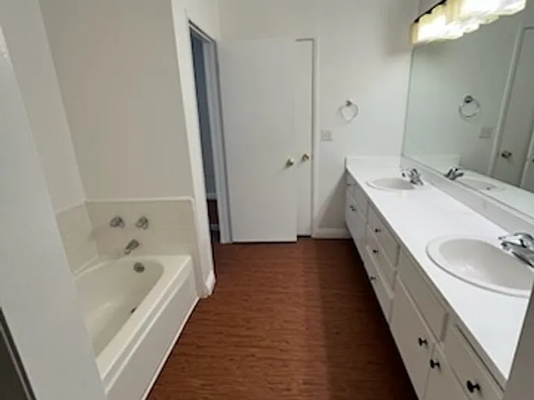17440 Burbank Blvd — Photo 11
