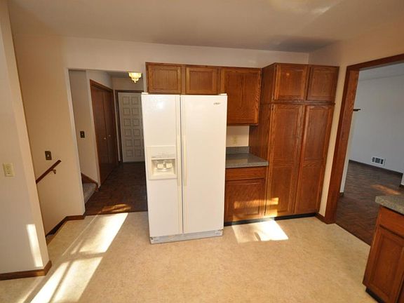 4th image of 2050 S Ham Lake Dr NE