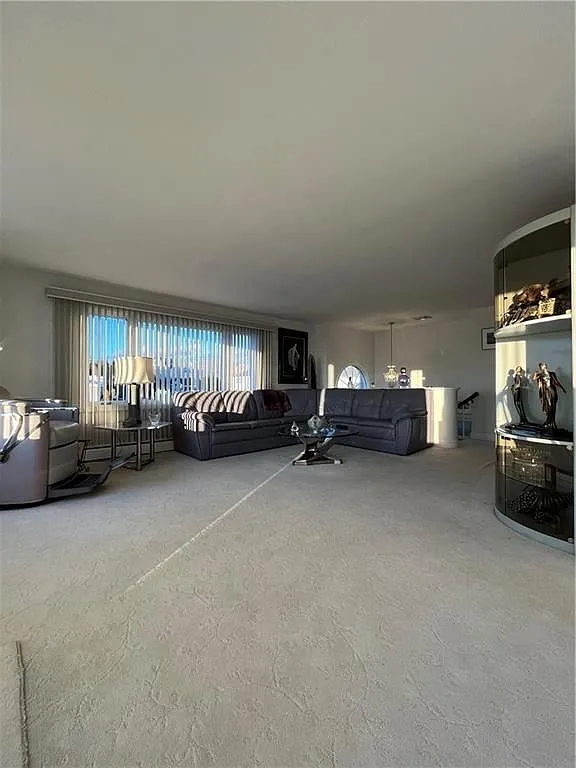 3 bed, 3.0 bath, 1672 sqft, $3,000 — Photo 3