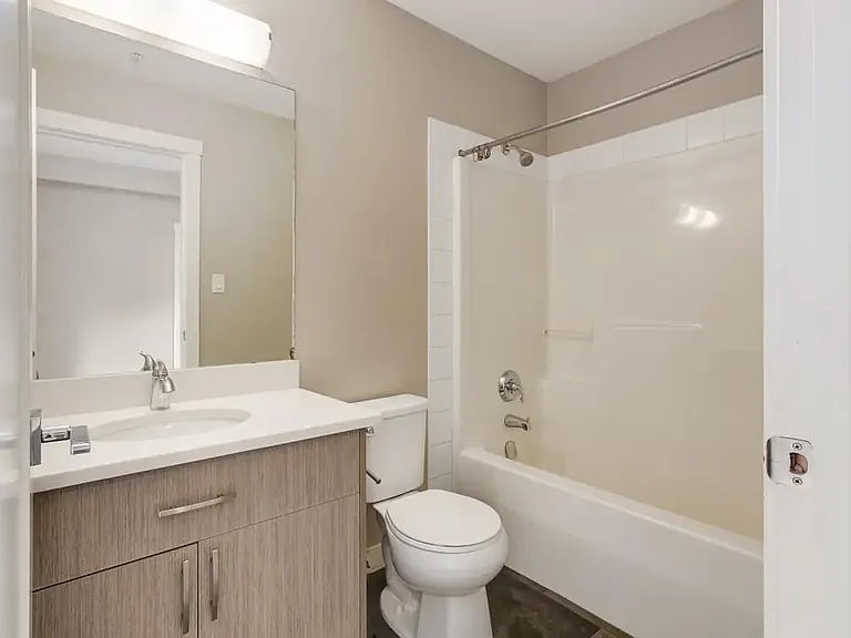 1104 Windermere Way SW — Photo 16