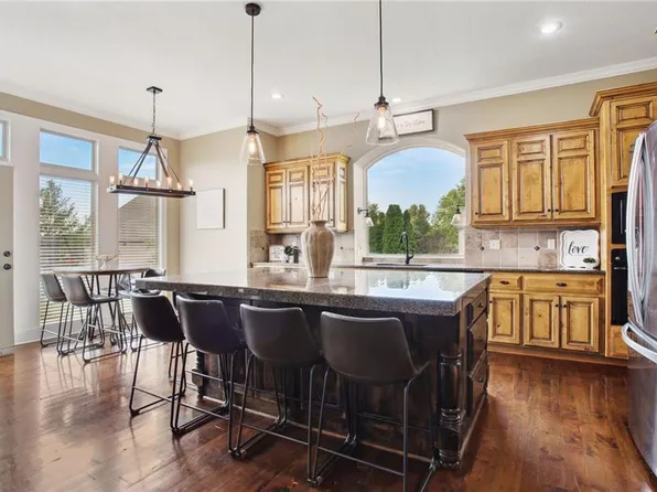 113 NW Lewis Dr, Lees Summit, MO 64081