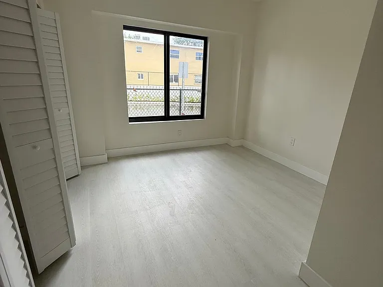 435 SW 6th St #1 — Photo 5