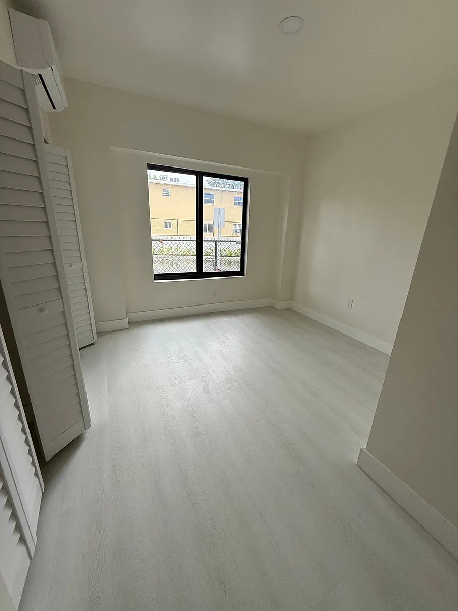 Building Photo - 4350 SW 6th St #1