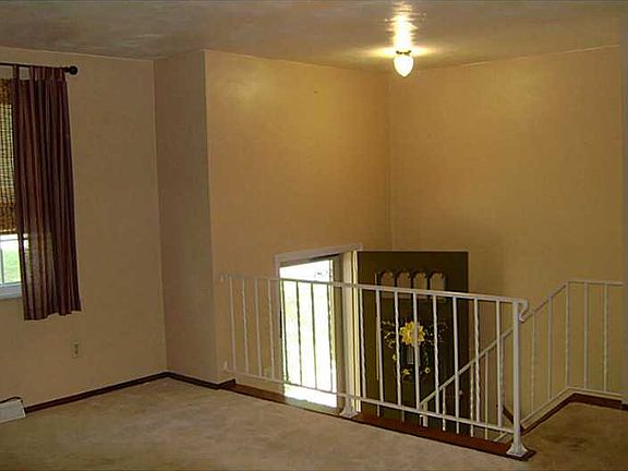 3rd image of 644 Stamford Dr