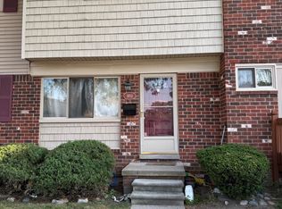 9702 Cornell St, Taylor, MI 48180