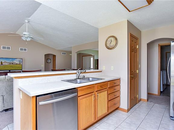 3rd image of 1223 Cross Dr