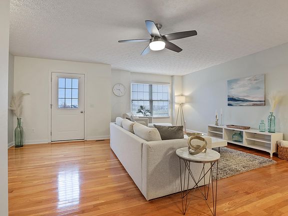 5th image of 5937 Canyon Creek Dr #605