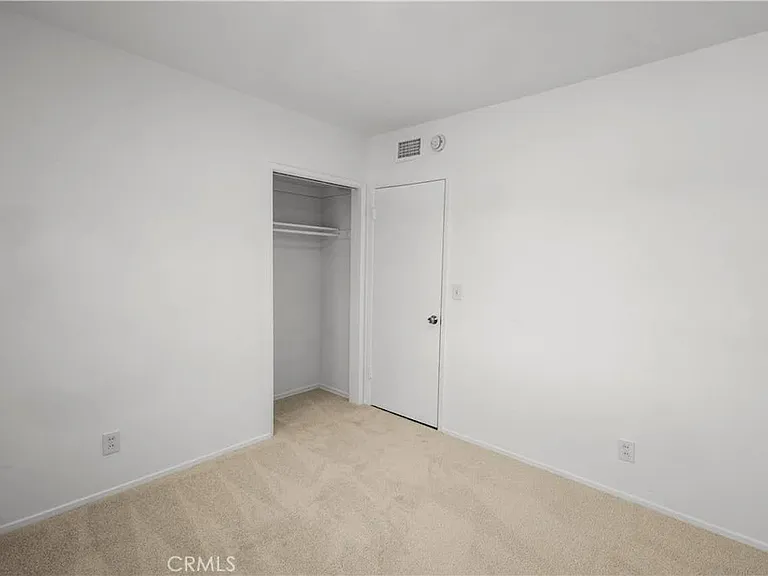 6061 Dundee Dr — Photo 15